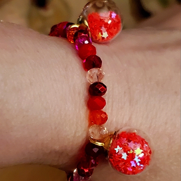 Red multicolored Austria faceted crystal glass beads charm bracelet, handmade. - Picture 3 of 8